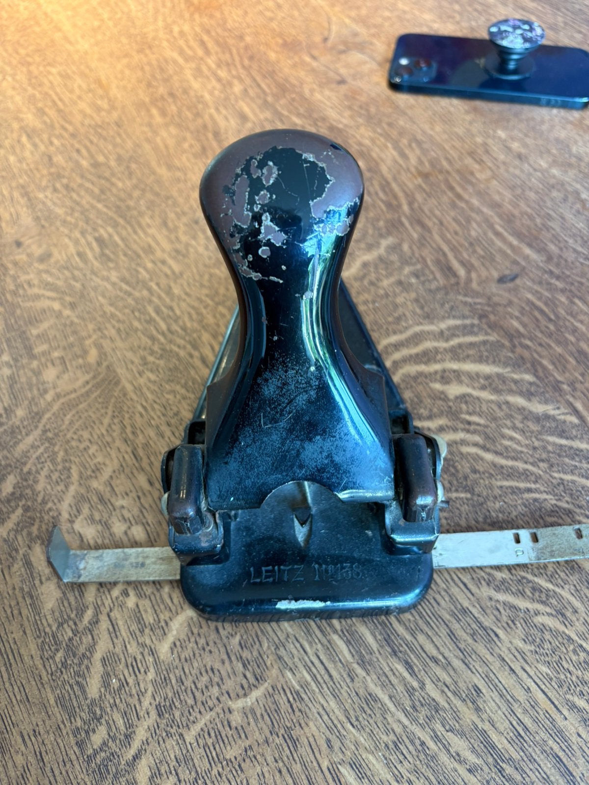 Antieke Leitz No. 38 perforator jaren 30 – winkelinventaris, Ophalen