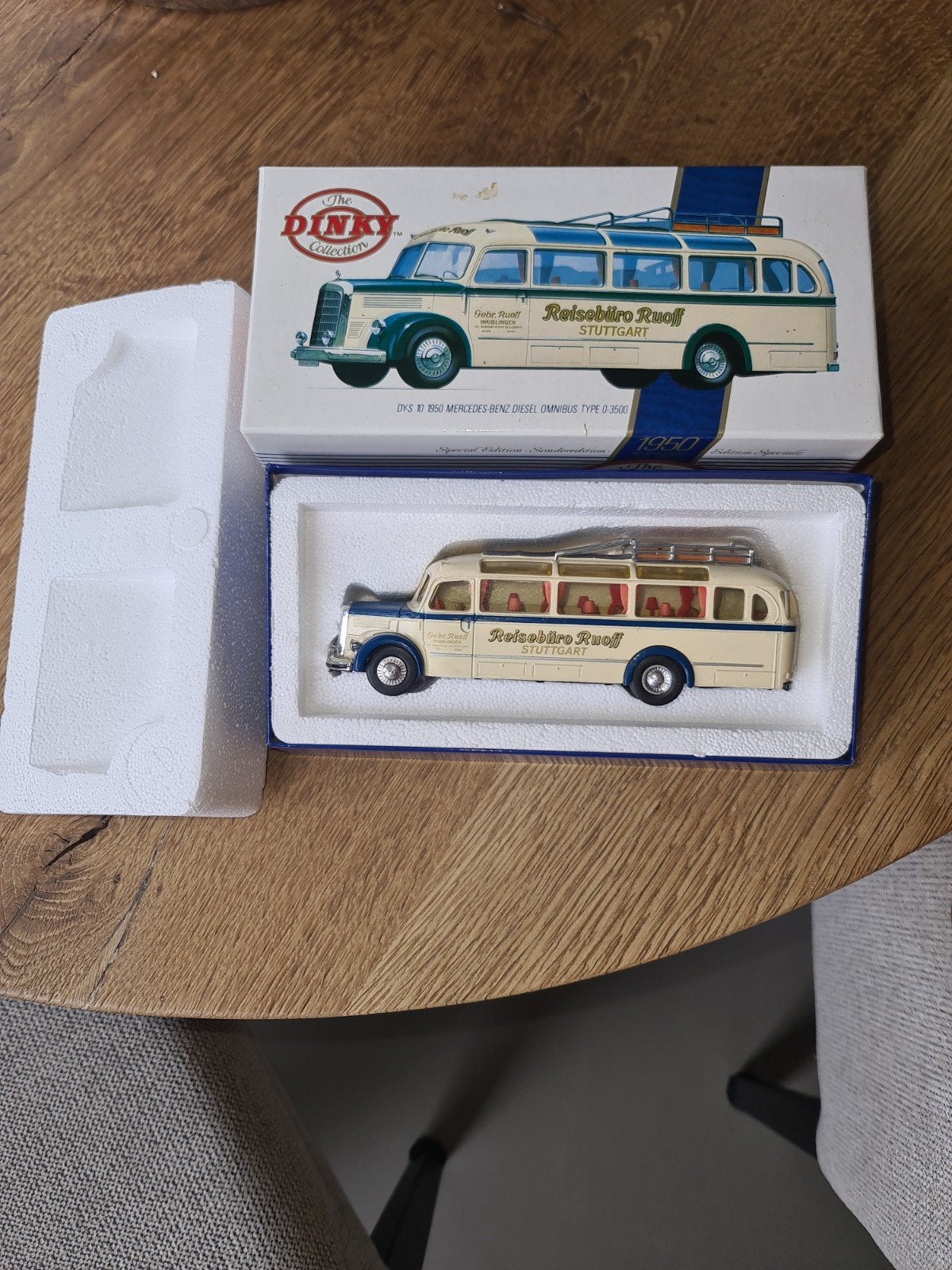 Dinky Collection 1950 Mercedes-Benz Diesel Omnibus O-3500, Hobby en Vrije tijd, Modelauto's | 1:43, Ophalen of Verzenden, Zo goed als nieuw