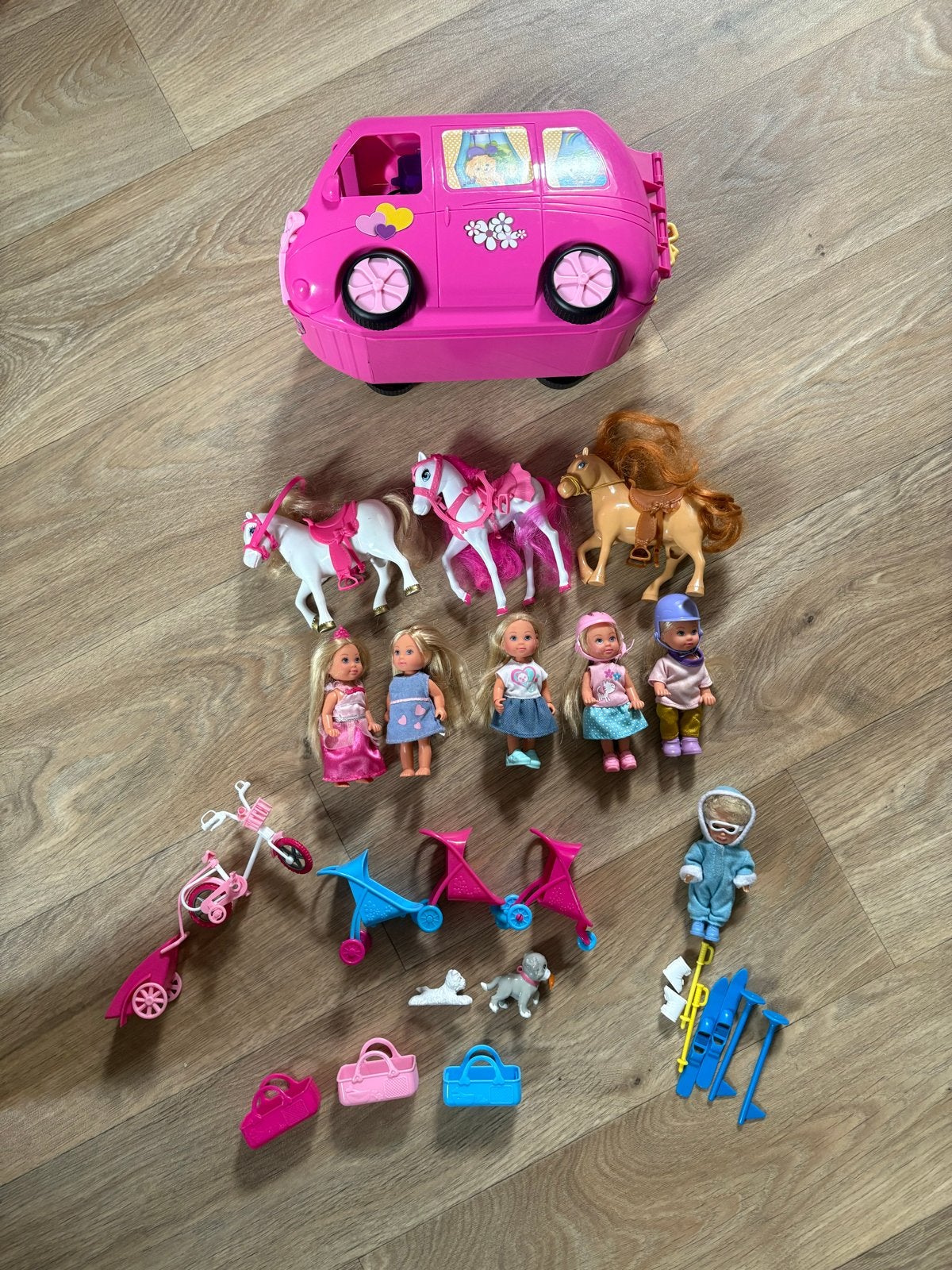 Grote set Evi poppetjes met camper, paarden en accessoires, Ophalen of Verzenden, Gebruikt, Overige typen