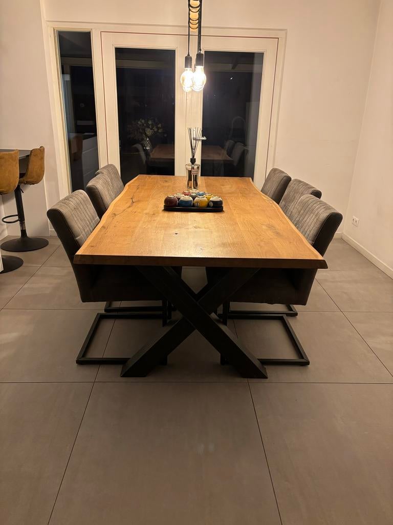 Boomstamtafel met metalen kruispoot, Huis en Inrichting, Tafels | Eettafels, Ophalen, Gebruikt, 100 tot 150 cm, Vijf personen of meer