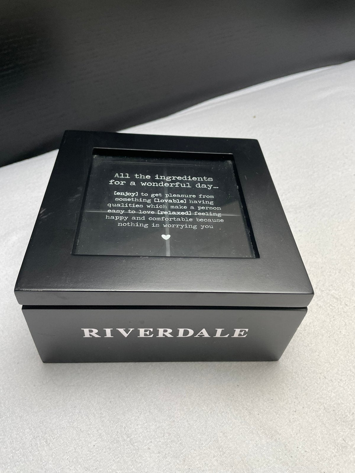 RIVERDALE, Ophalen, Zo goed als nieuw
