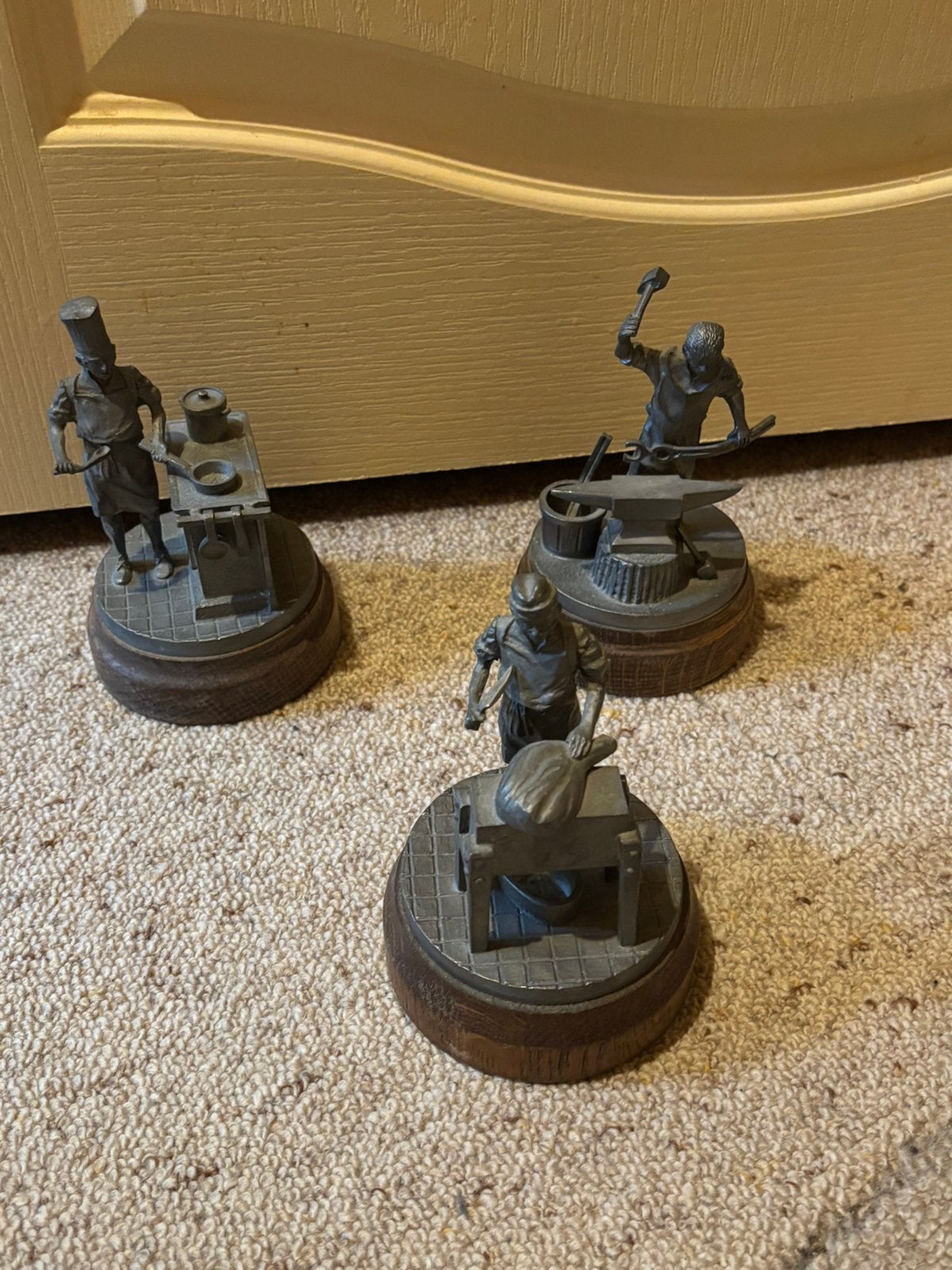 Drie miniatuurbeeldjes van ambachten, Ophalen of Verzenden, Zo goed als nieuw