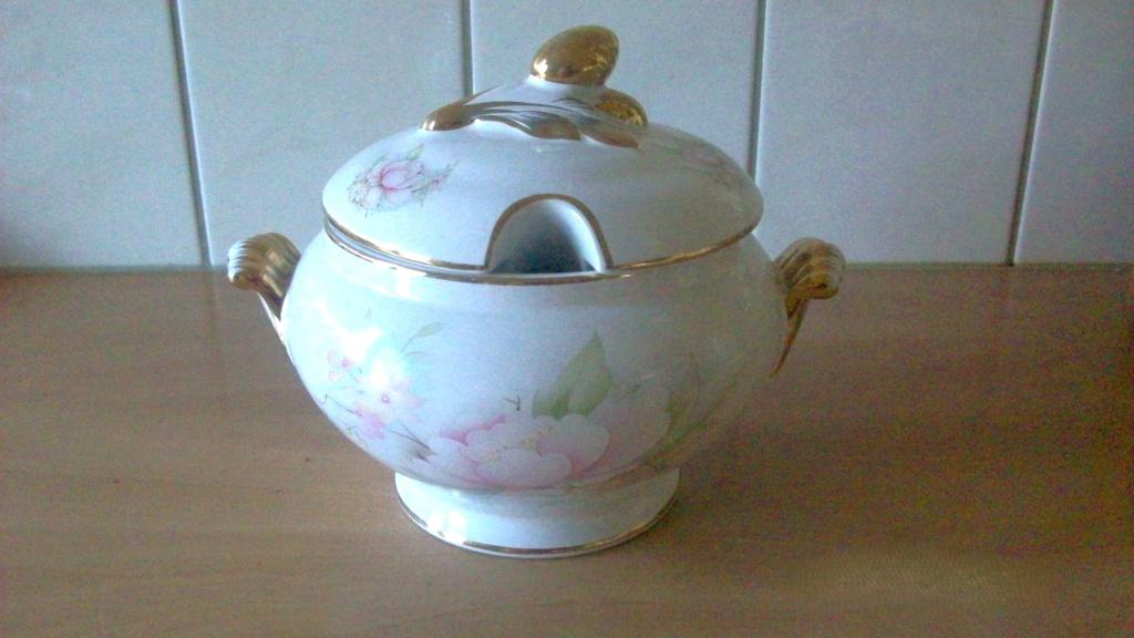 Soepterrine / sauskom klein model, Huis en Inrichting, Keuken | Servies, Overige typen, Ophalen of Verzenden, Zo goed als nieuw