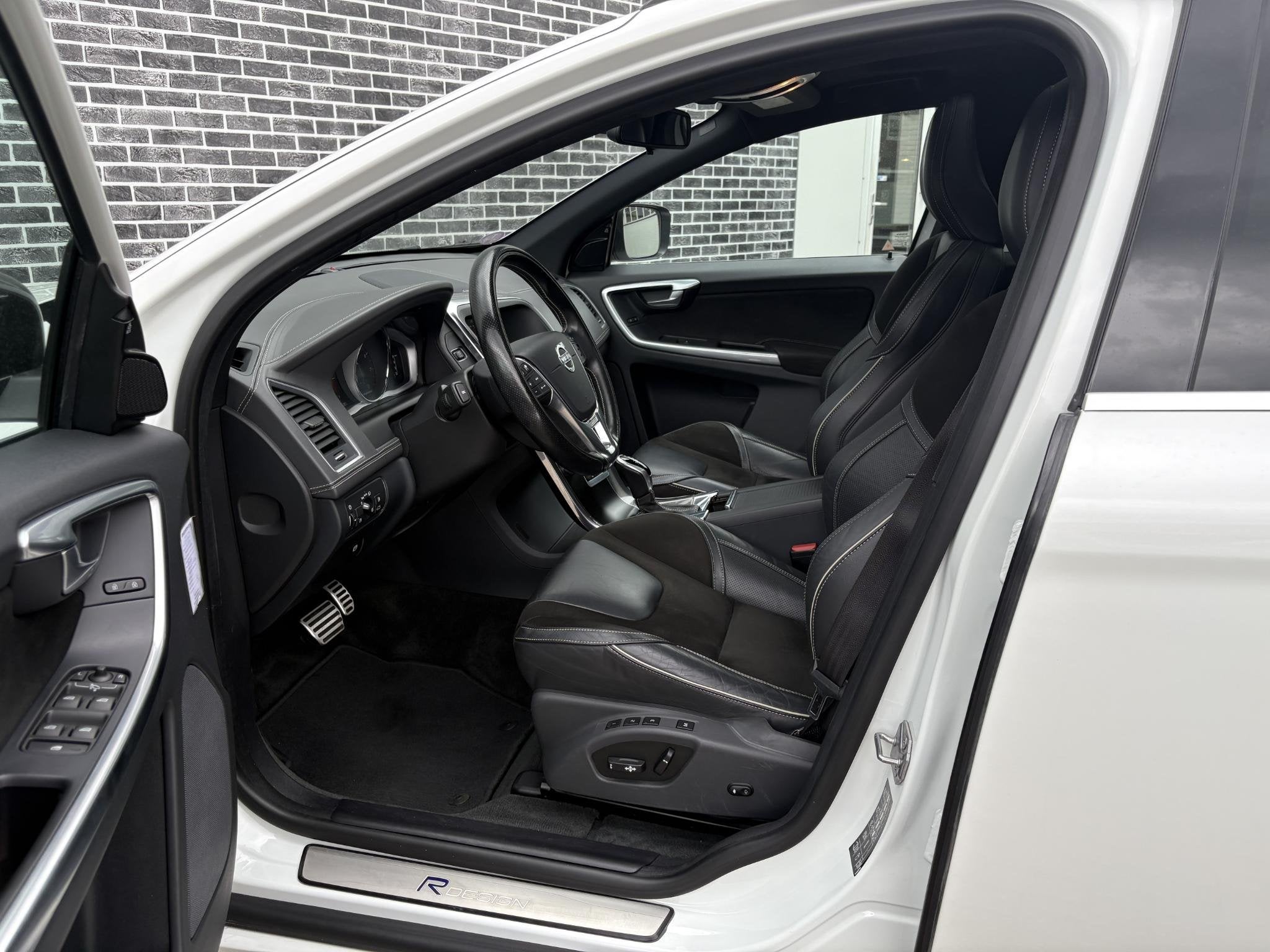 Volvo XC60 2.0 T5 FWD R-Design | Trekhaak | Panoramadak | Ac, 15 km/l, Gebruikt, 4 cilinders, Wit