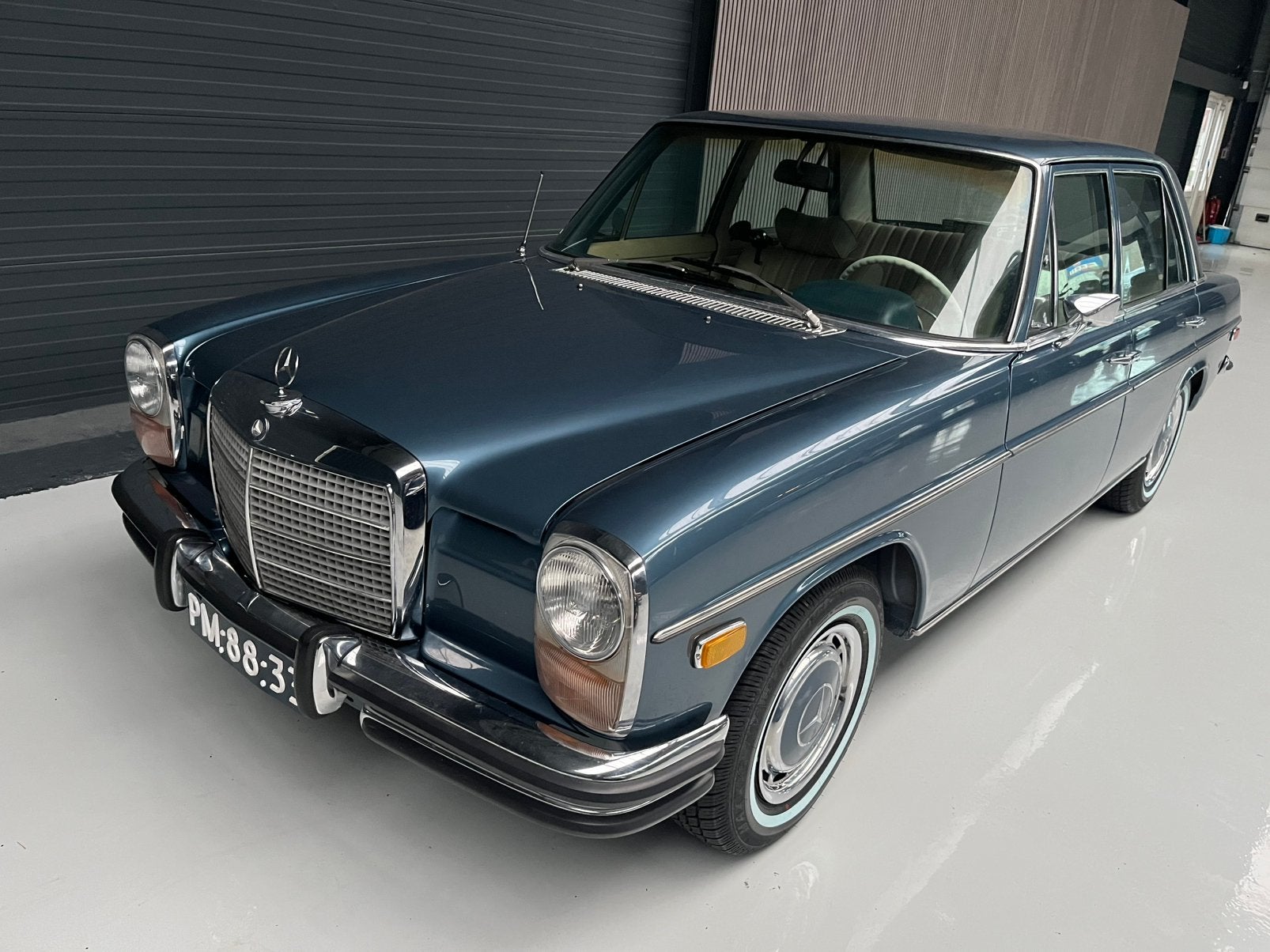 Mercedes Benz W114 250 S., Auto's, Oldtimers, Automaat, Achterwielaandrijving, Blauw, Overige kleuren