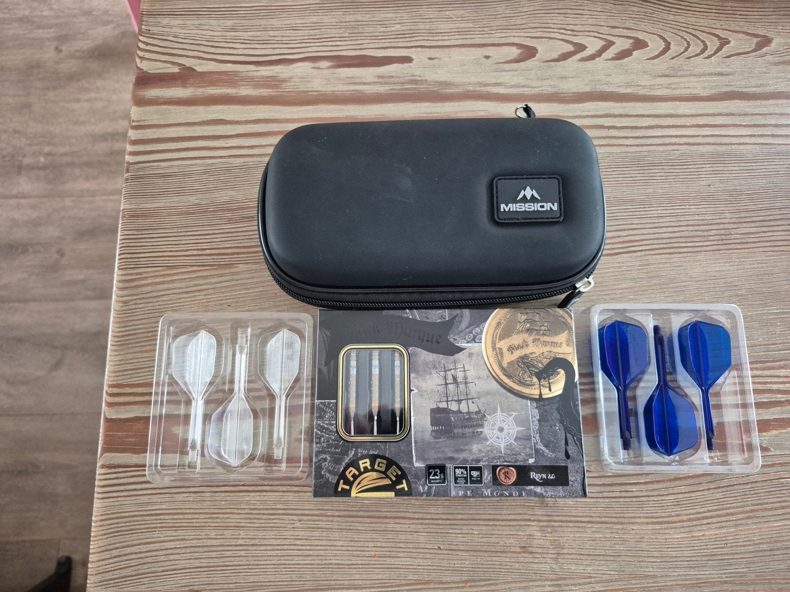 Target Japan Black Marque Reyn 2.0 23g met Mission Dartscase, Sport en Fitness, Ophalen of Verzenden, Zo goed als nieuw, Pijlen