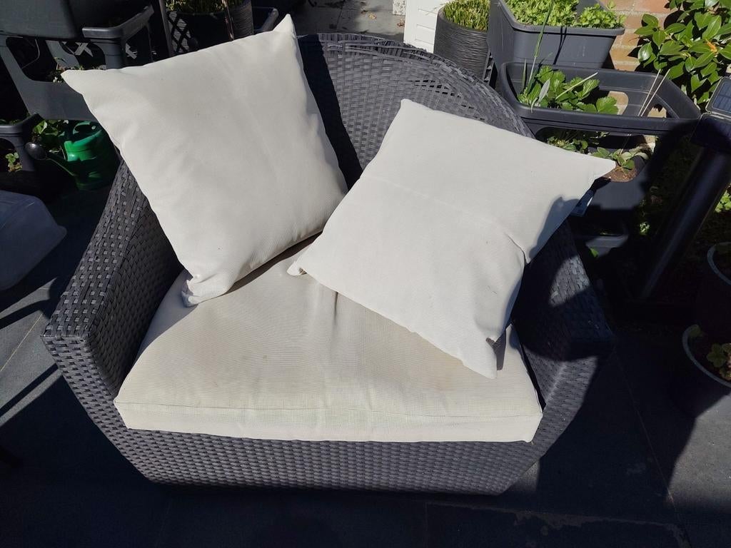 Loungestoel grijs incl. 2 witte kussens. Afm. h/b/d 79x98x85, Tuin en Terras, Tuinsets en Loungesets, Ophalen, Gebruikt