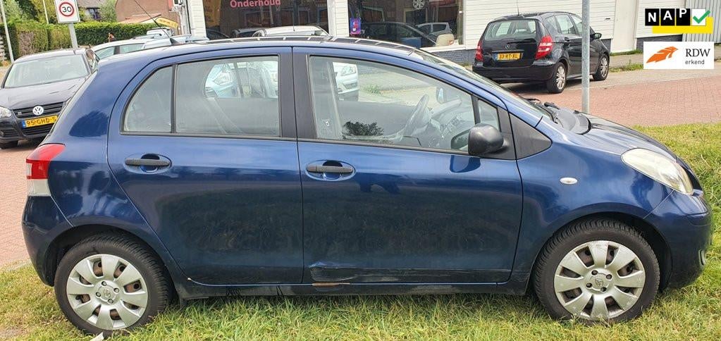 Toyota Yaris 1.3 VVTi Comfort,AIRCO,6 BAK, Voorwielaandrijving, Euro 5, 4 cilinders, Blauw