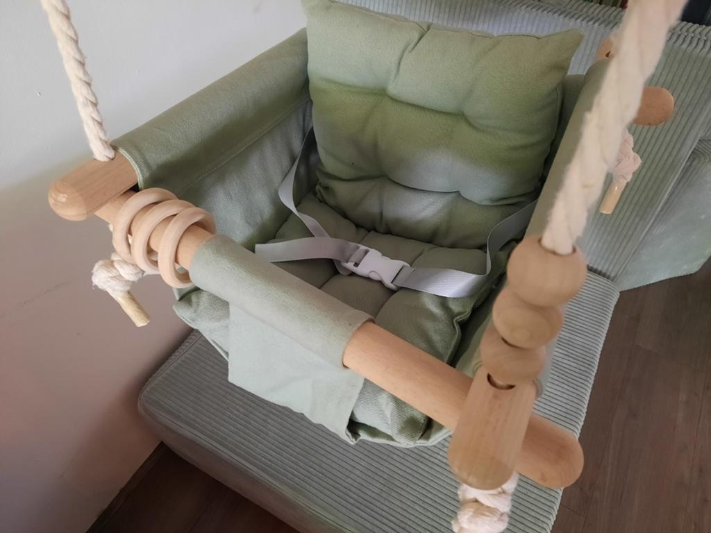 Baby/Dreumes houten schommelstoel met groen kussen, Ophalen, Zo goed als nieuw