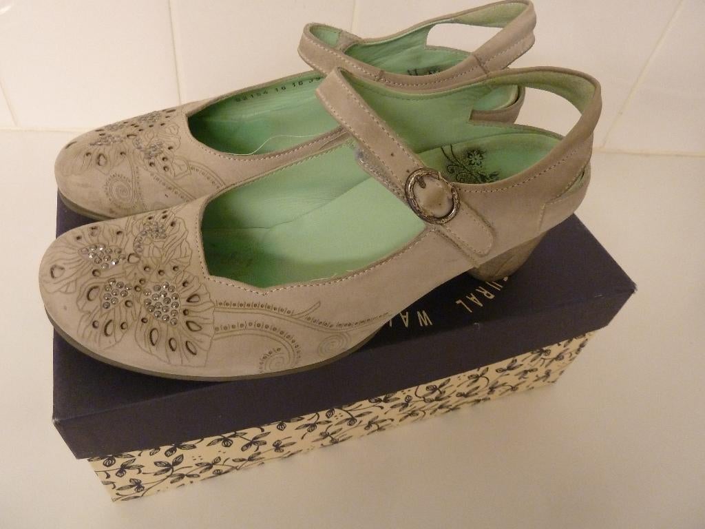 THINK SCHOENEN MAAT 39 NIEUWSTAAT GRIJS, Kleding | Dames, Schoenen, Schoenen met lage hakken, Think!, Ophalen of Verzenden, Zo goed als nieuw