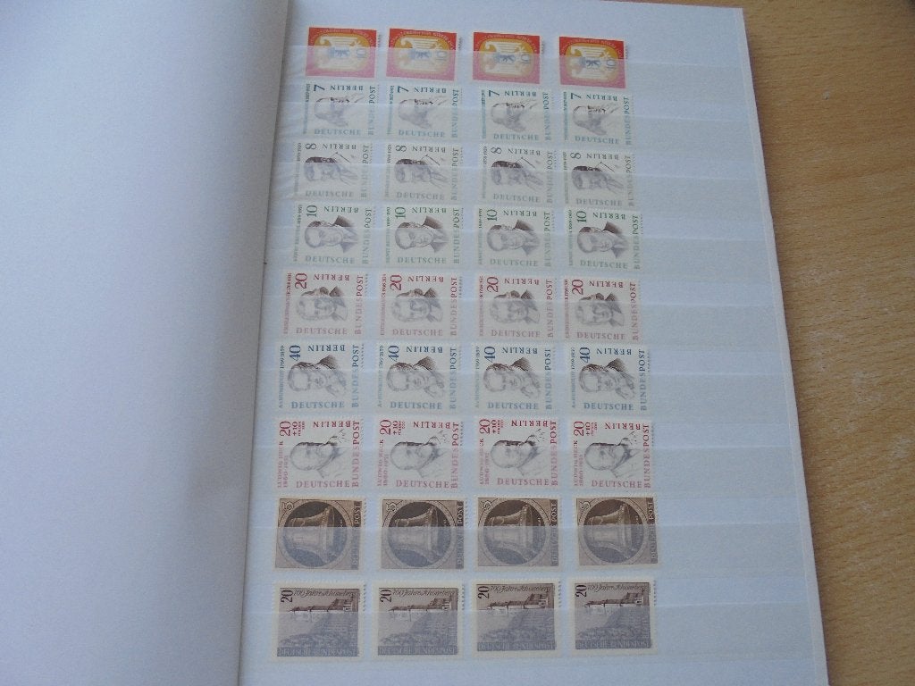 Duitsland, Berlijn.  Partij ( 4x)  Postfris in dun stockboek, Ophalen of Verzenden, Buitenland