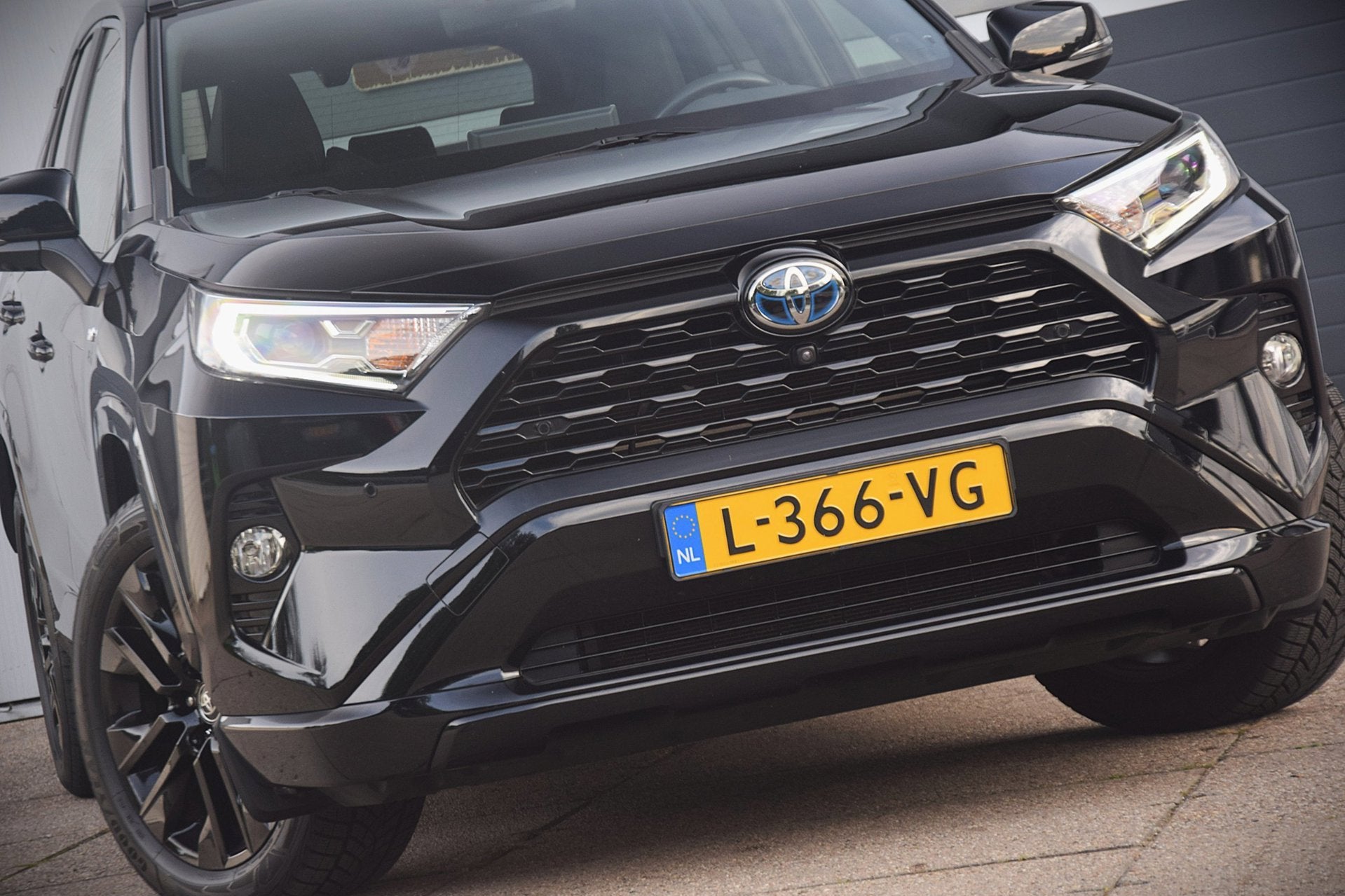 Toyota RAV4 2.5 Hybrid Black Edition ALARM/VERWARMDE VOORSTO, Auto's, Dealer onderhouden, Gebruikt, 4 cilinders, 2487 cc