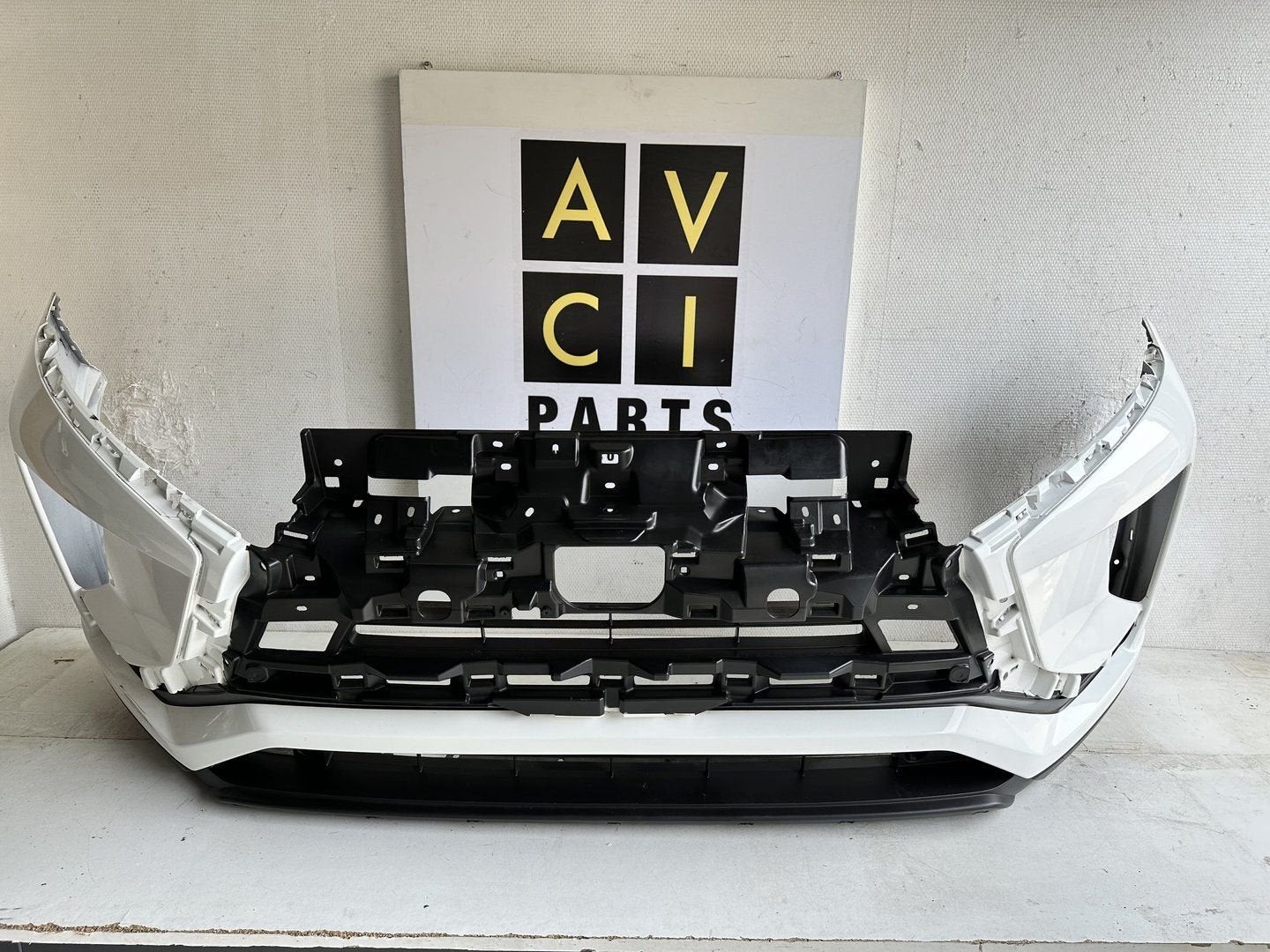 Mitsubishi Eclipse Cross voorbumper bumper 6400-H717ZZ, Gebruikt, -, Voor, -