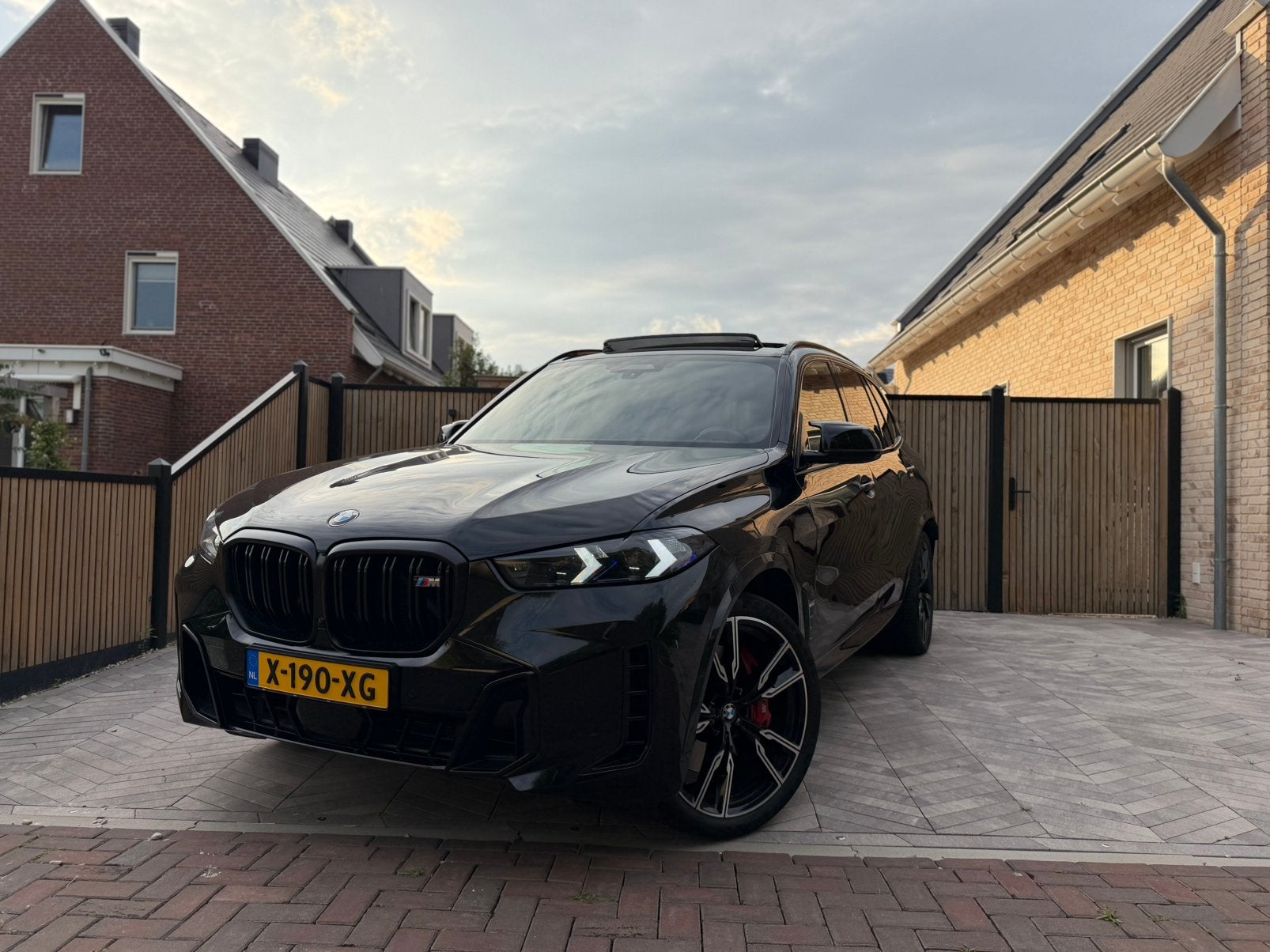 BMW X5 M60i V8 M SPORT  2023 | BTW | MASSAGE | SKY | FULL |, Auto's, BMW, Particulier, X5, 360° camera, 4x4, ABS, Achteruitrijcamera