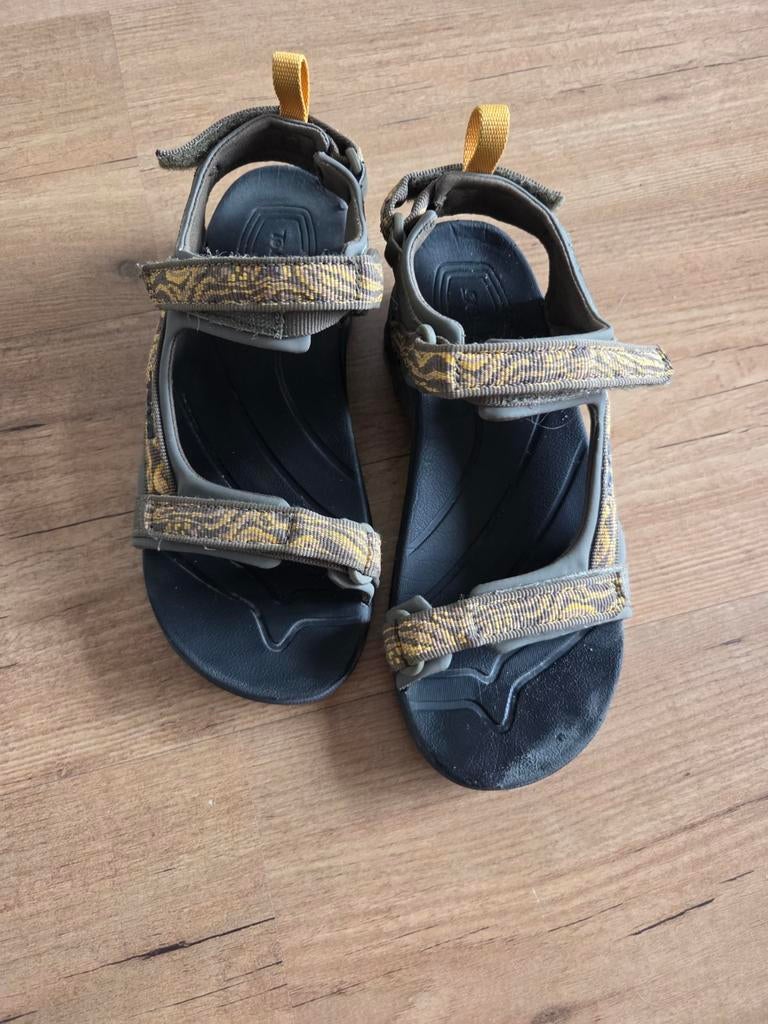 Teva sandalen mt 35, Kinderen en Baby's, Kinderkleding | Schoenen en Sokken, Overige typen, Zo goed als nieuw, Jongen, Teva
