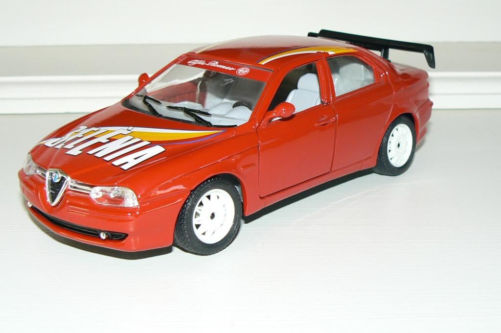 Alfa Romeo 156 Selènia. Rood, schaal 1:24 Bburago, Ophalen of Verzenden, Zo goed als nieuw, Auto, Bburago