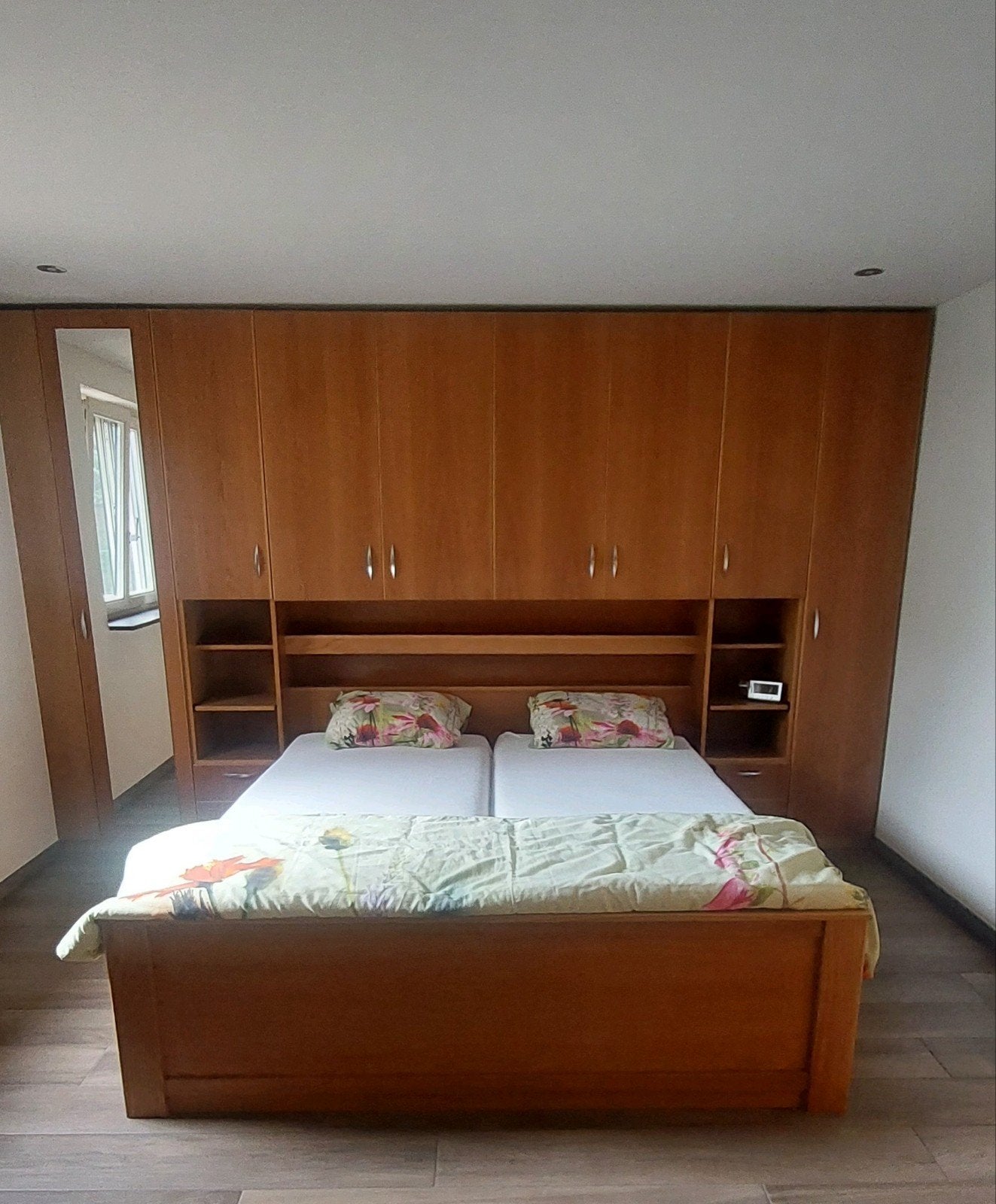 Eiken slaapkamer met kastenombouw en elektrisch bed, Huis en Inrichting, Ophalen, Gebruikt, Tweepersoons