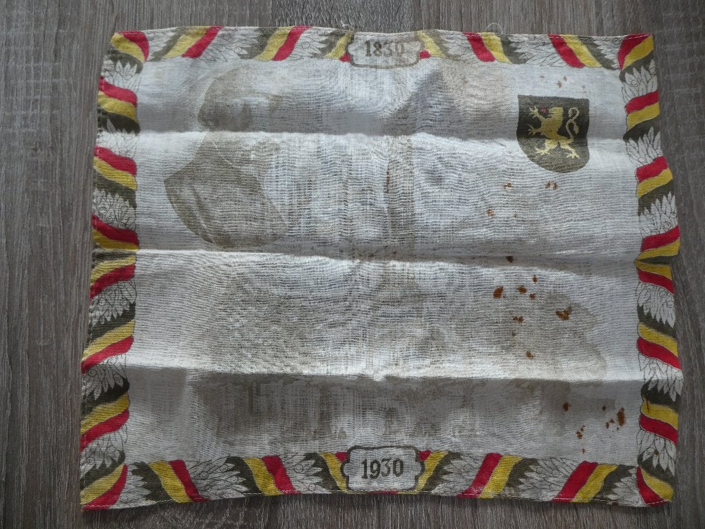 Herinneringszakdoek 100 jaar België, 1830 - 1930, Verzamelen, Militaria | Tweede Wereldoorlog, Ophalen of Verzenden, Overige soorten