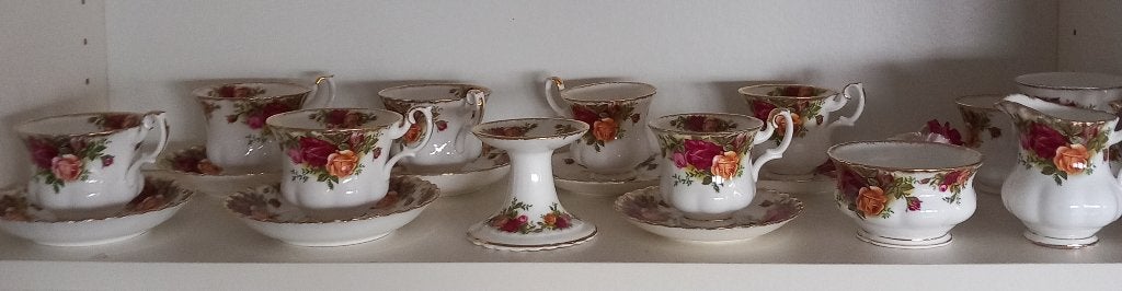 Royal Albert serviesdelen, Ophalen of Verzenden, Zo goed als nieuw, Overige stijlen, Kop(pen) en/of Schotel(s)