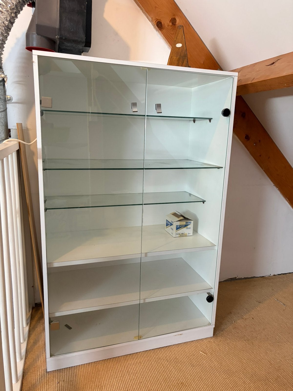 Gratis witte vitrinekast, Huis en Inrichting, Kasten | Vitrinekasten, Ophalen, 100 tot 150 cm, 50 tot 100 cm, 25 tot 50 cm