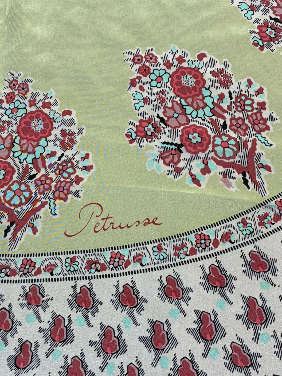 Scarf shawl zijde silk Petrusse Paris vintage gerolde zoom, Ophalen of Verzenden, Gedragen, Maat 46/48 (XL) of groter, Sjaal