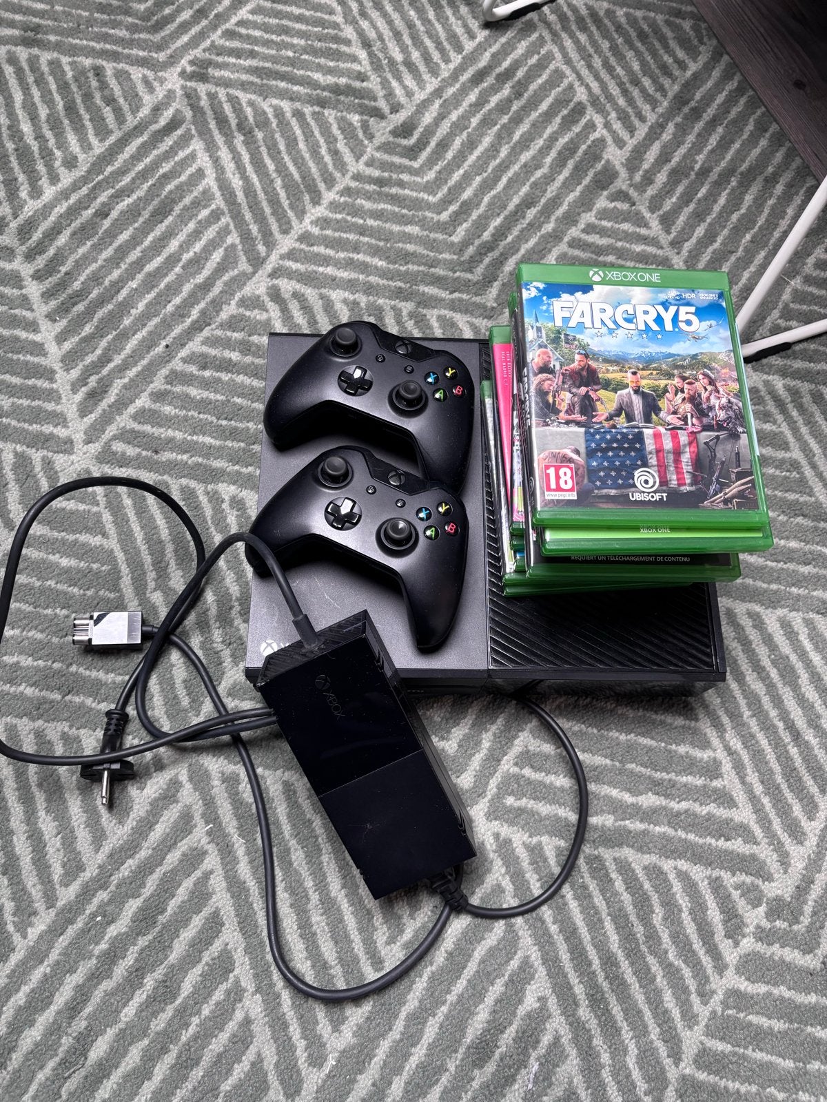 Xbox One met 2 controllers en games, Spelcomputers en Games, Ophalen, Gebruikt, Vanaf 18 jaar, Shooter