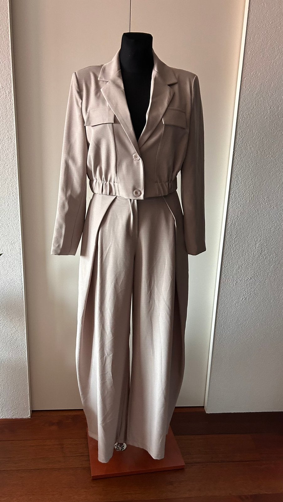 Dames pak van Ambika M/L oversized, Maat 38/40 (M), Kostuum of Pak, Beige, Nieuw