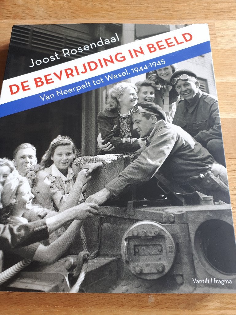 De Bevrijding in Beeld: Van Neerpelt tot Wesel, 1944-1945, Tweede Wereldoorlog, Ophalen of Verzenden, Zo goed als nieuw, Algemeen