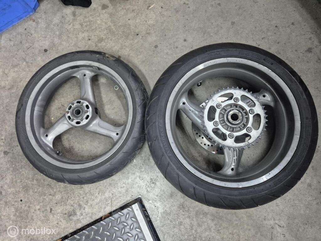 Brembo wielen velgen banden ST2 ST3 ST4 ST Monster S4 1000, Gebruikt, Factorystore.service@ducati.com, Ophalen of Verzenden, Via Antonio Cavalieri Ducati, 74/5, 74/6, 40132 Bologna BO
