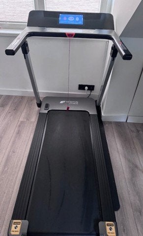 Te koop aangeboden: Newton Fitness Mini Pro TFT loopband.
