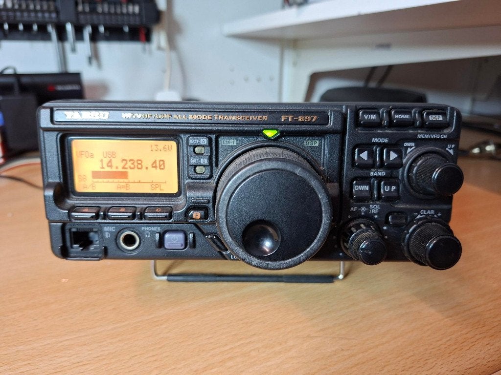 Yaesu FT-897 All Mode Transceiver - Zo goed als nieuw, Telecommunicatie, Zenders en Ontvangers, Ophalen, Gebruikt, Zender en Ontvanger