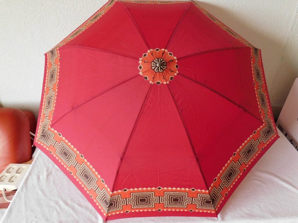 Vintage paraplu, rood met oranje - bruin - wit figuur in ori, Sieraden, Tassen en Uiterlijk, Paraplu's, Ophalen of Verzenden, Gebruikt