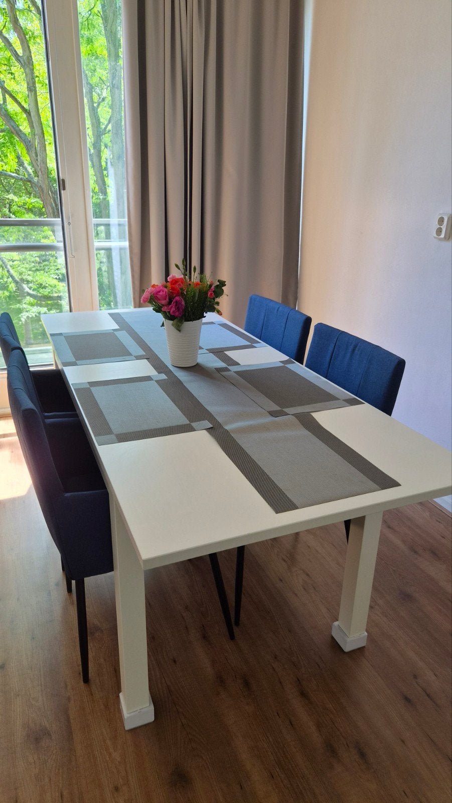 IKEA LANEBERG Extendable Dining Table + 4 Chairs, Ophalen of Verzenden, Zo goed als nieuw, Rechthoekig, 50 tot 100 cm