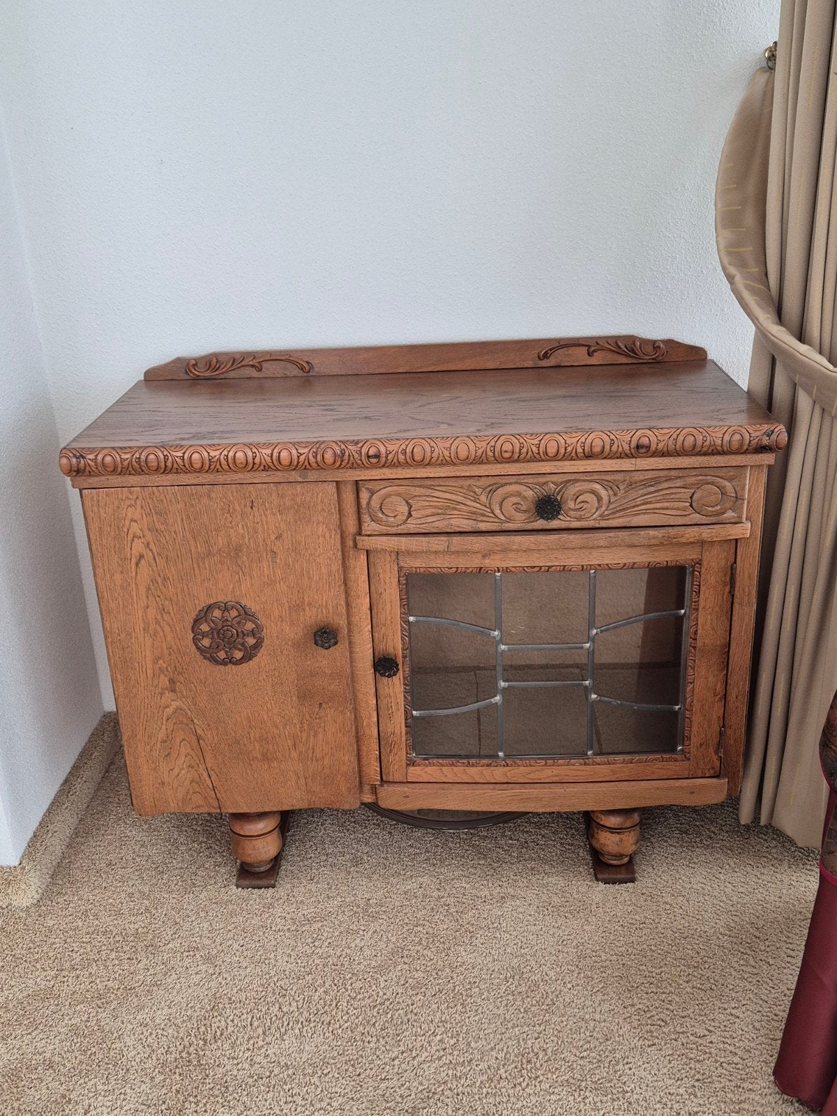 Antiek eiken dressoir met glas-in-lood details, Antiek en Kunst, Ophalen