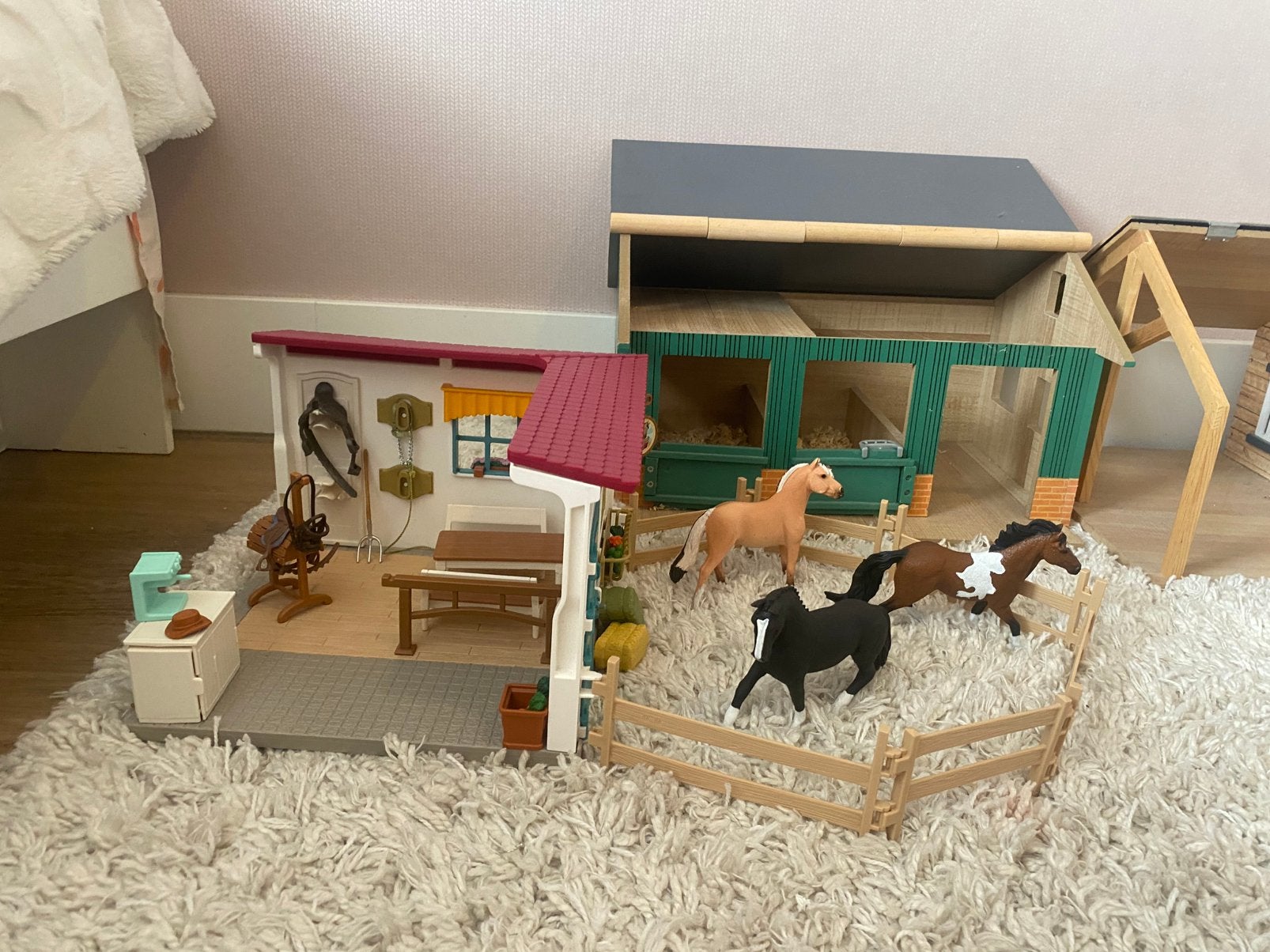 Leuke kantine en stal ( voor bijv schleich), Verzamelen, Dierenverzamelingen, Ophalen of Verzenden, Zo goed als nieuw, Paard, Beeldje of Figuurtje