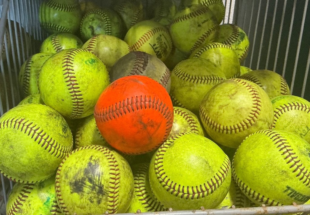 9” All weather honkballen, Ophalen of Verzenden, Gebruikt, Honkbal, Bal