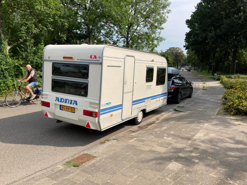 Adria Unica A430DK Caravan - voortent- luifel- stapelbed, Caravans en Kamperen, Caravans, Standaardzit, Omvormbare zithoek, 750 - 1000 kg