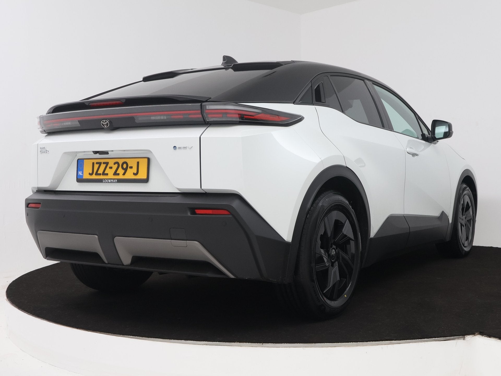Toyota C-HR+ First Edition 77 kWh | Navigatie | PDC |, 12 maanden, Leder en Stof, Wit, Origineel Nederlands