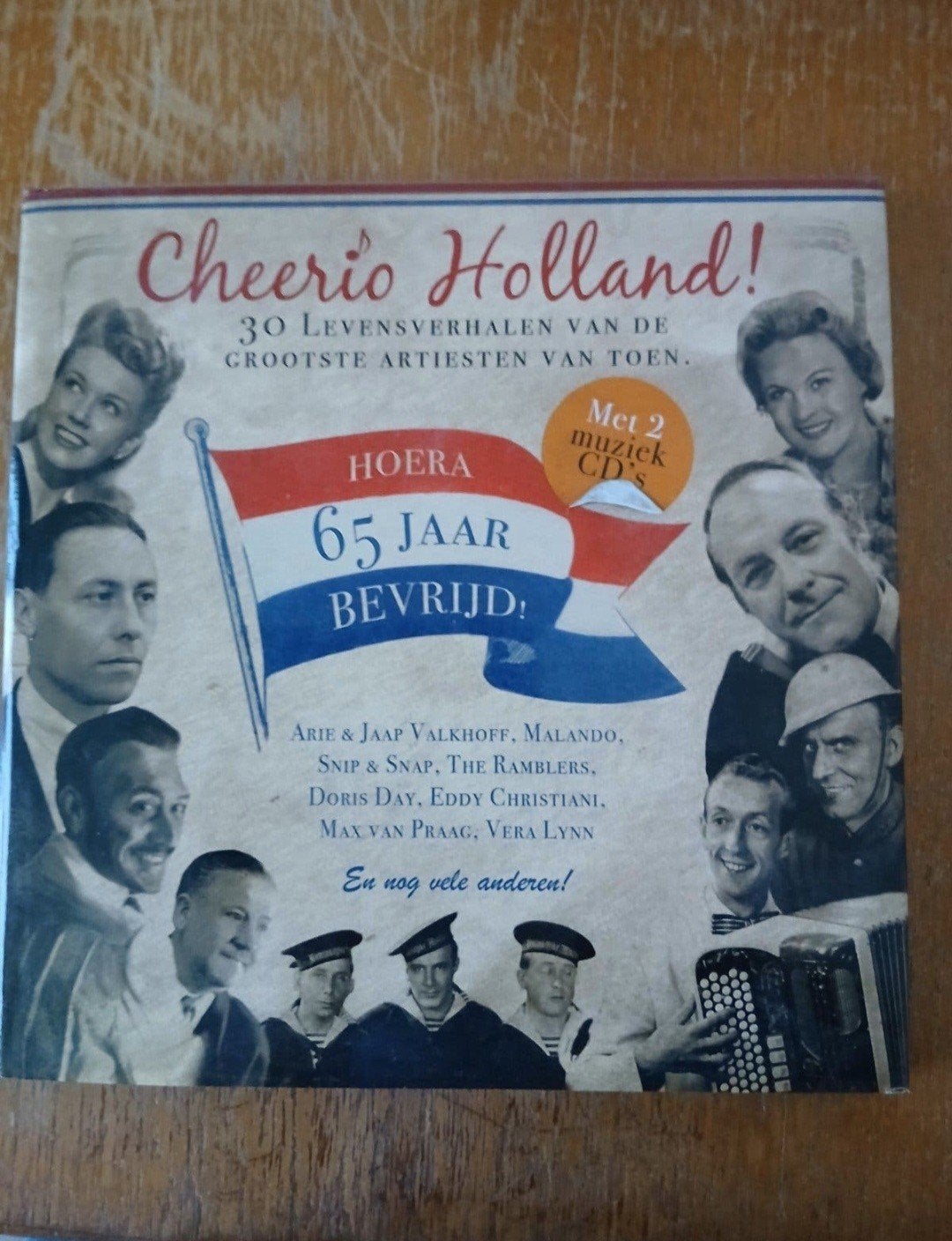 Cheerio Holland! 65 Jaar Bevrijd - 2 CD's met levensverhalen, Inclusief boekje, Overige genres, Ophalen of Verzenden, Zo goed als nieuw