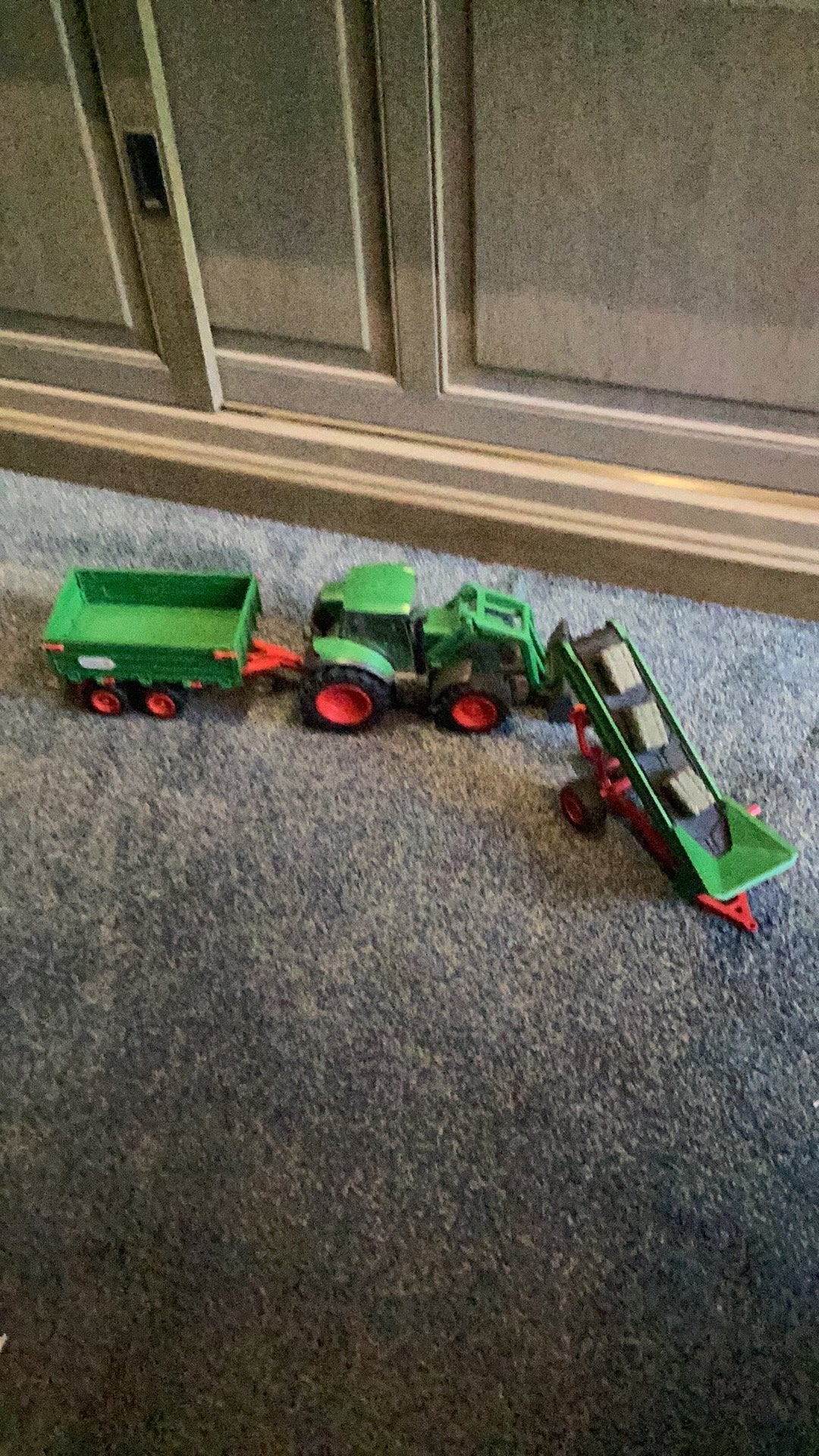 Schleich Fendt tractor met voorladder en kipkar enz, Ophalen of Verzenden, Gebruikt, Overige typen, Overige merken