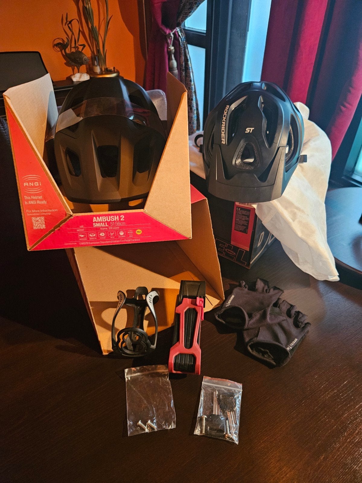 2 Fietshelmen. Specialized Ambush 2 & Rockrider ST + Spullen, Fietsen en Brommers, Fietsaccessoires | Fietshelmen, Ophalen of Verzenden