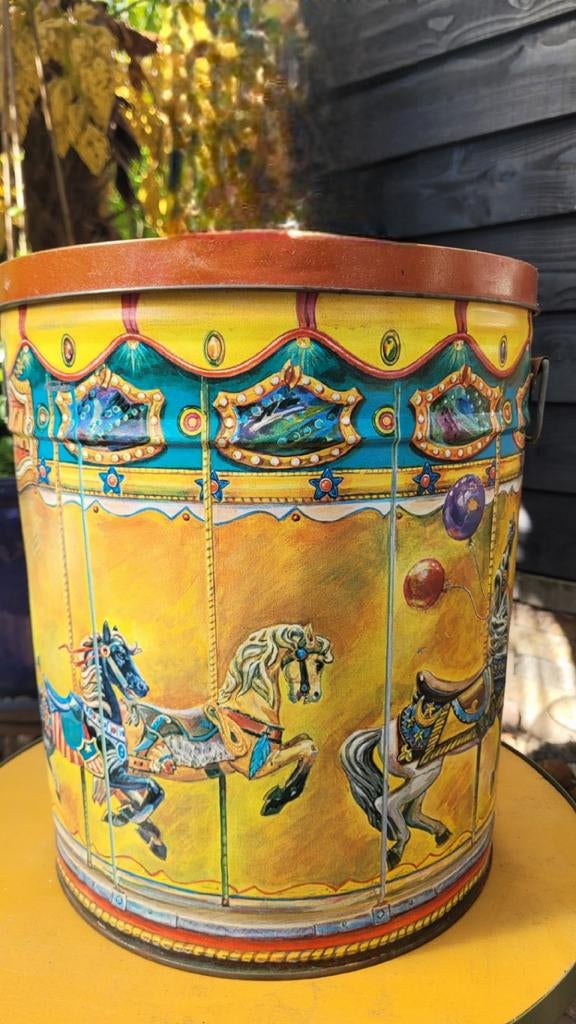 Vintage Carousel grote blikken trommel 36 cm hoog, Ophalen, Gebruikt
