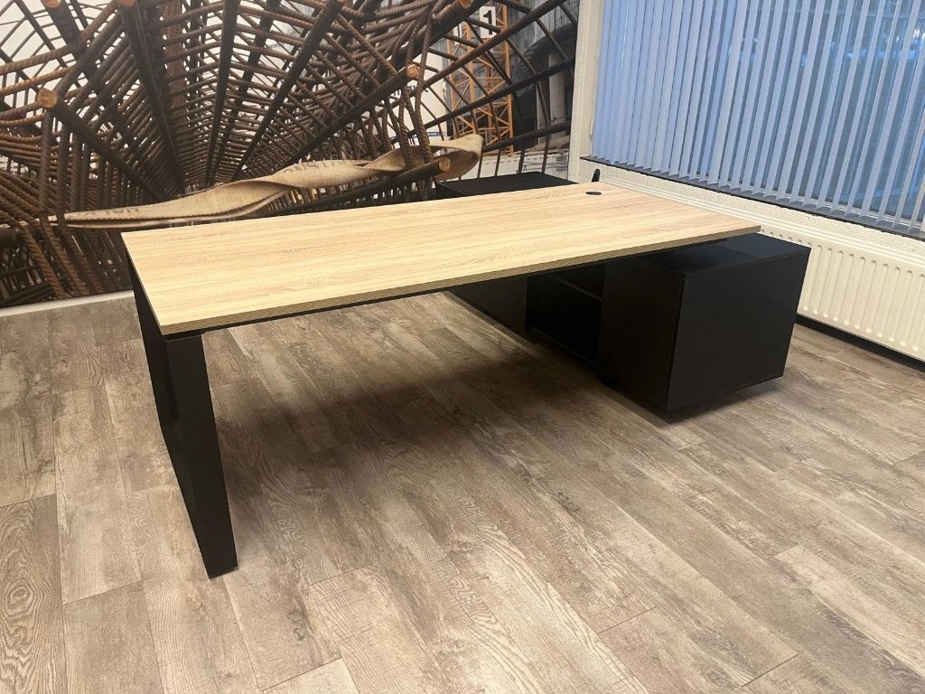 bureaus, vergadertafel, kasten,koffiezetapparaat, tuintafel, Ophalen, Gebruikt, Archief en Opbergen, Complete inventaris