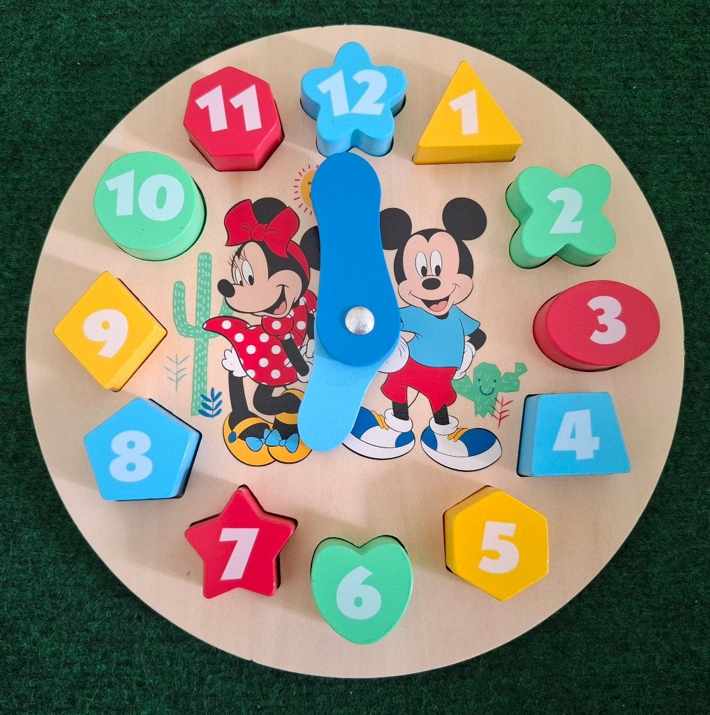 Disney kind houten vormsorteer klok met gekleurde blokken, Ophalen of Verzenden, Overige figuren, Gebruikt, Overige typen