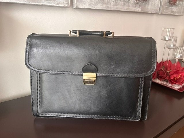 Mooie leren aktetas, geschikt voor 15/16 inch laptop, €40,-, Computers en Software, Meerdere vakken, Aktetas, Ophalen of Verzenden