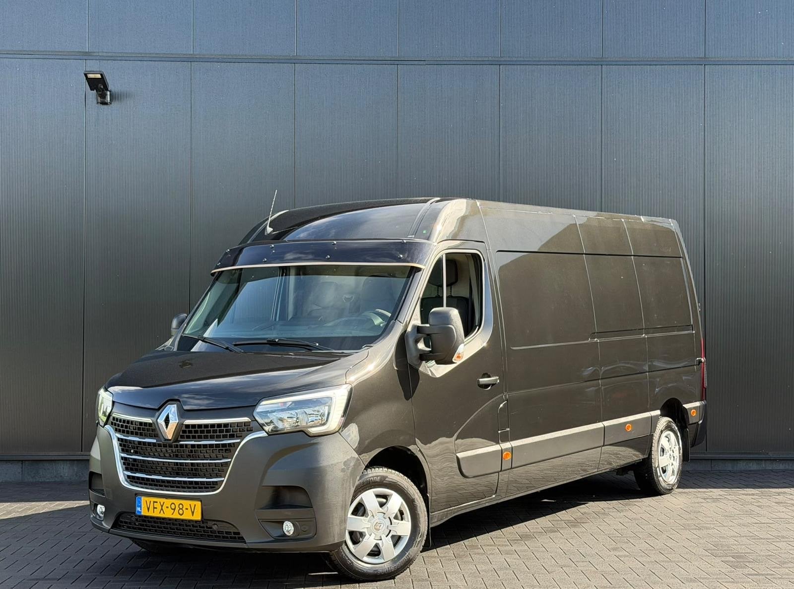 Renault Master 180PK L3H2 ZWART | Navi | Camera | Zonneklep, Gebruikt, Euro 6, 4 cilinders, Zwart