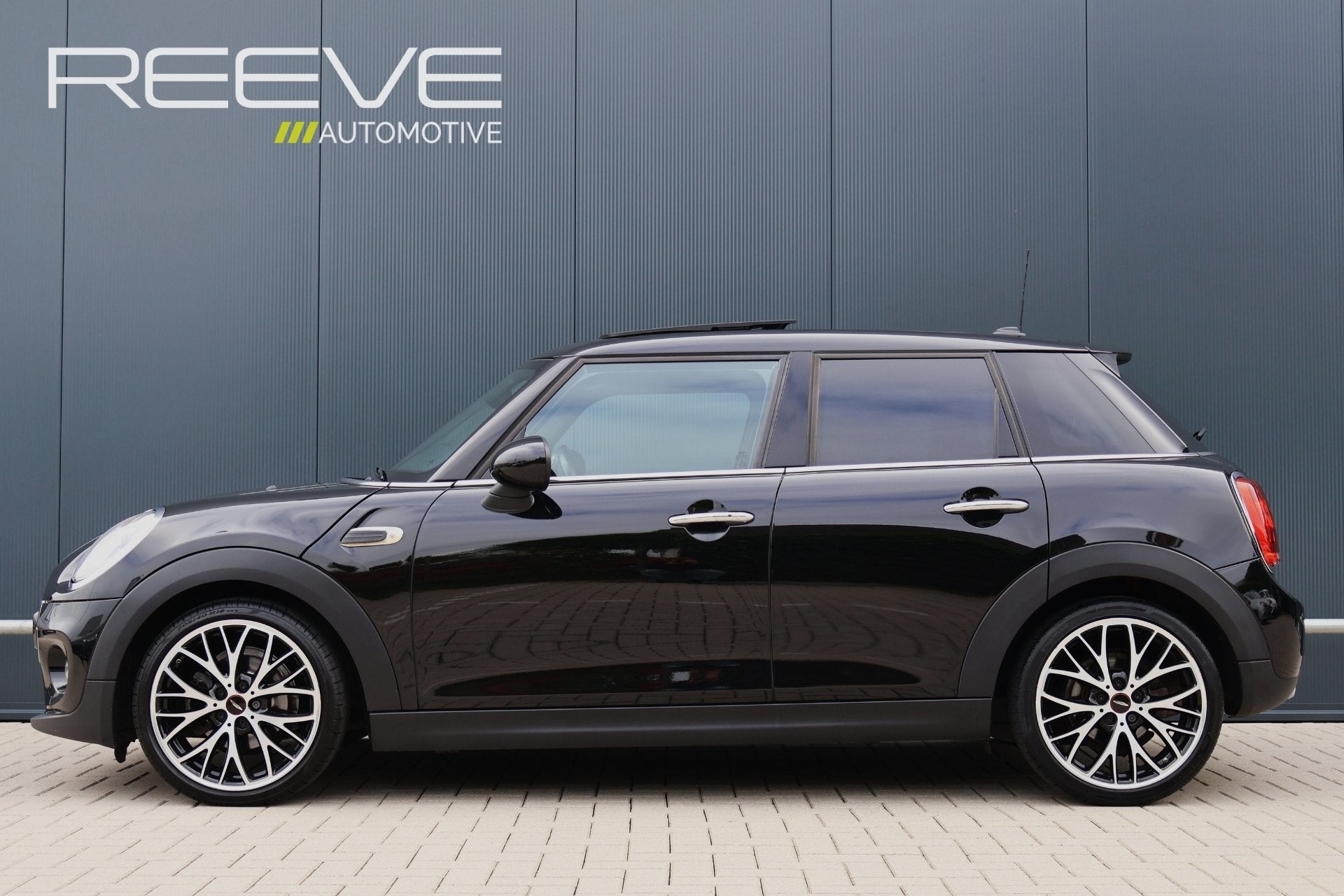 MINI 5-deurs 1.5 Cooper Serious Business | JCW | Pano | Stoe, Gebruikt, Met garantie (alle), Origineel Nederlands, Bedrijf
