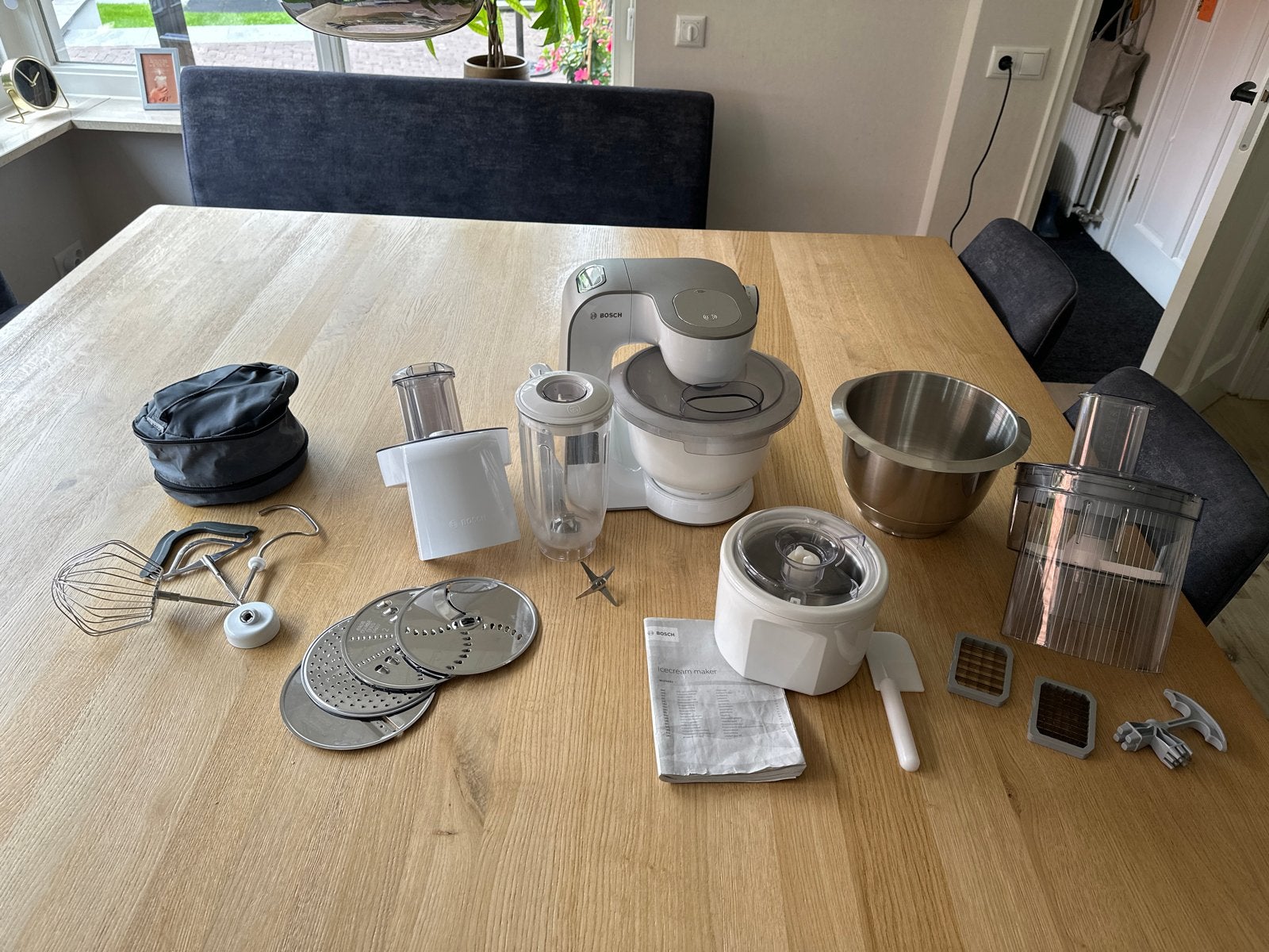Bosch MUM5 keukenmachine met veel accessoires, 3 snelheden of meer, Ophalen of Verzenden, Zo goed als nieuw, 2 tot 3 liter