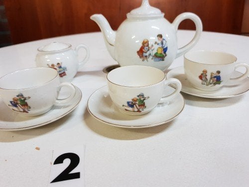 Mini servies nr. 2, met spelende kinderen, 8-delig, suikerpo, Ophalen of Verzenden