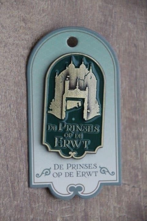 efteling pin prinses op de erwt, Ophalen of Verzenden, Zo goed als nieuw, Button of Speldje